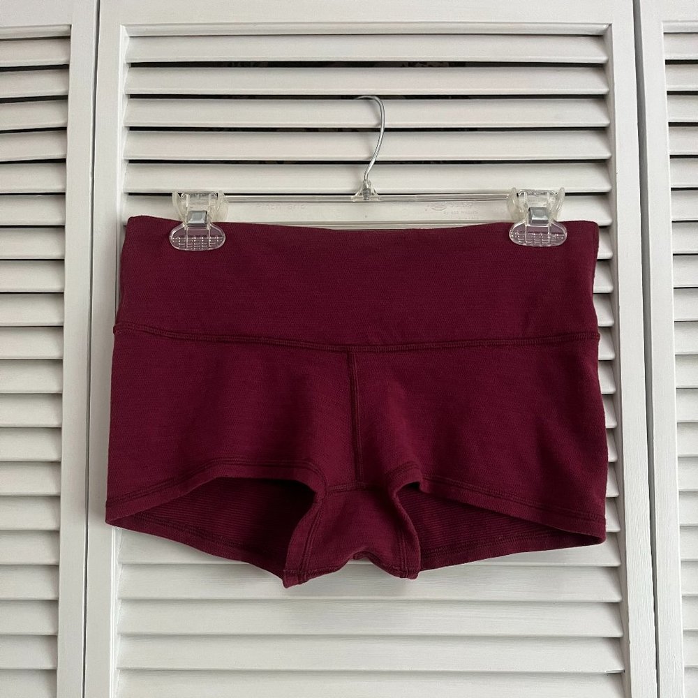 Lululemon Boogie Short Raspberry Size 8 Rare - image 1